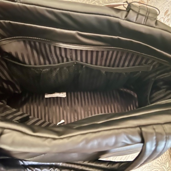 NWT VS Large Puffer Tote/ Black - Picture 4 of 7